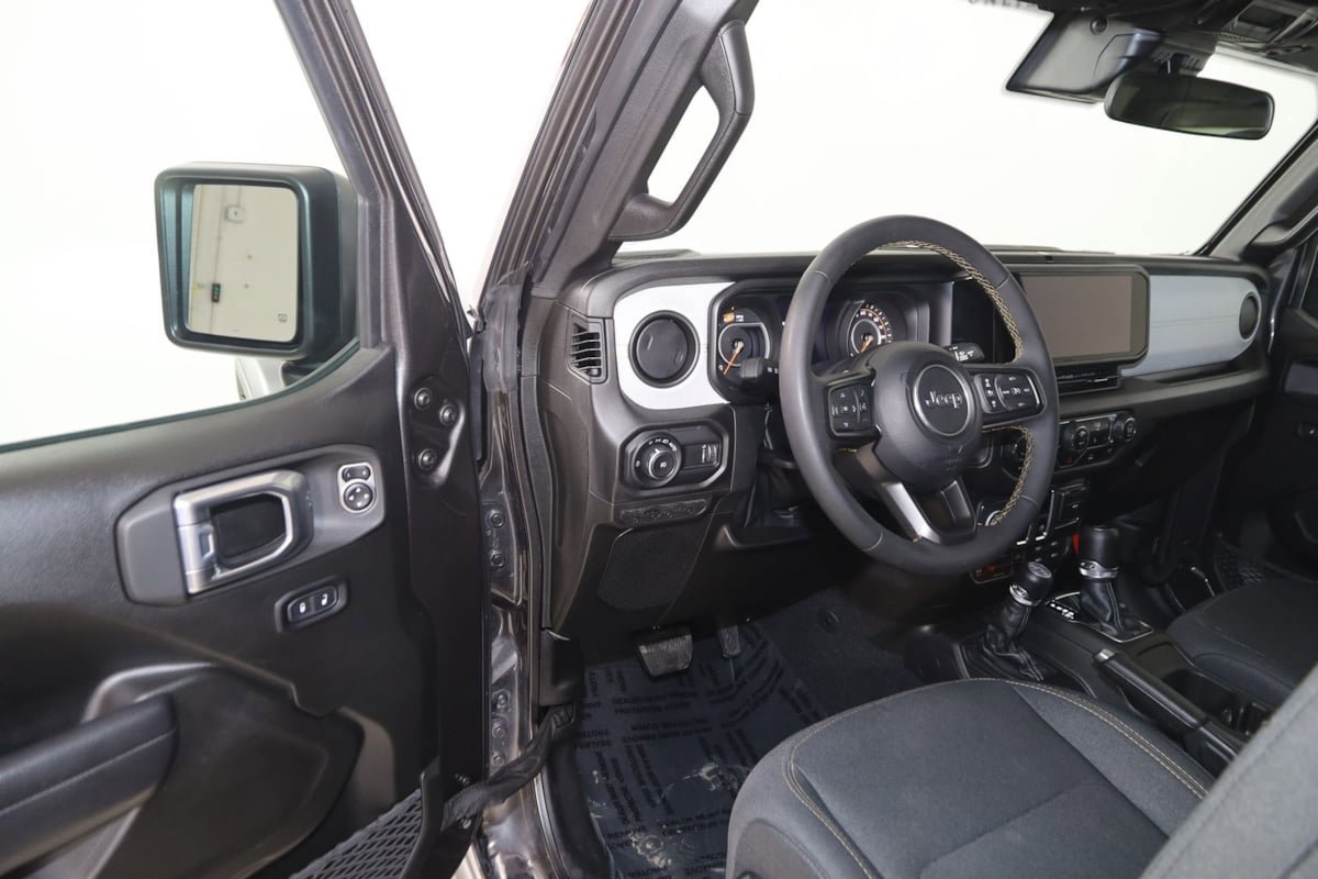 Used 2024 Jeep Wrangler Willys image 44