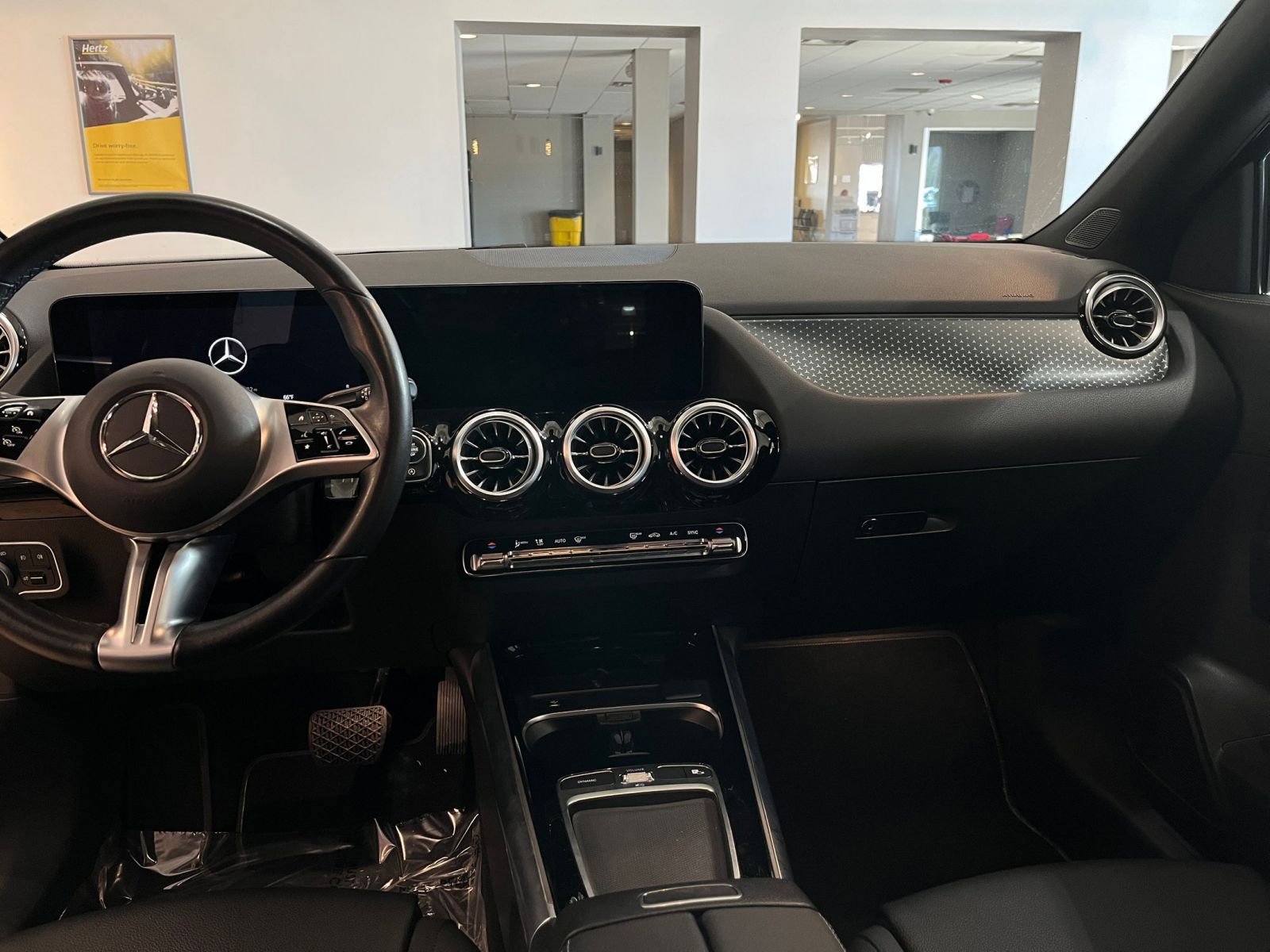 Used 2025 Mercedes-Benz GLA 250 image 36