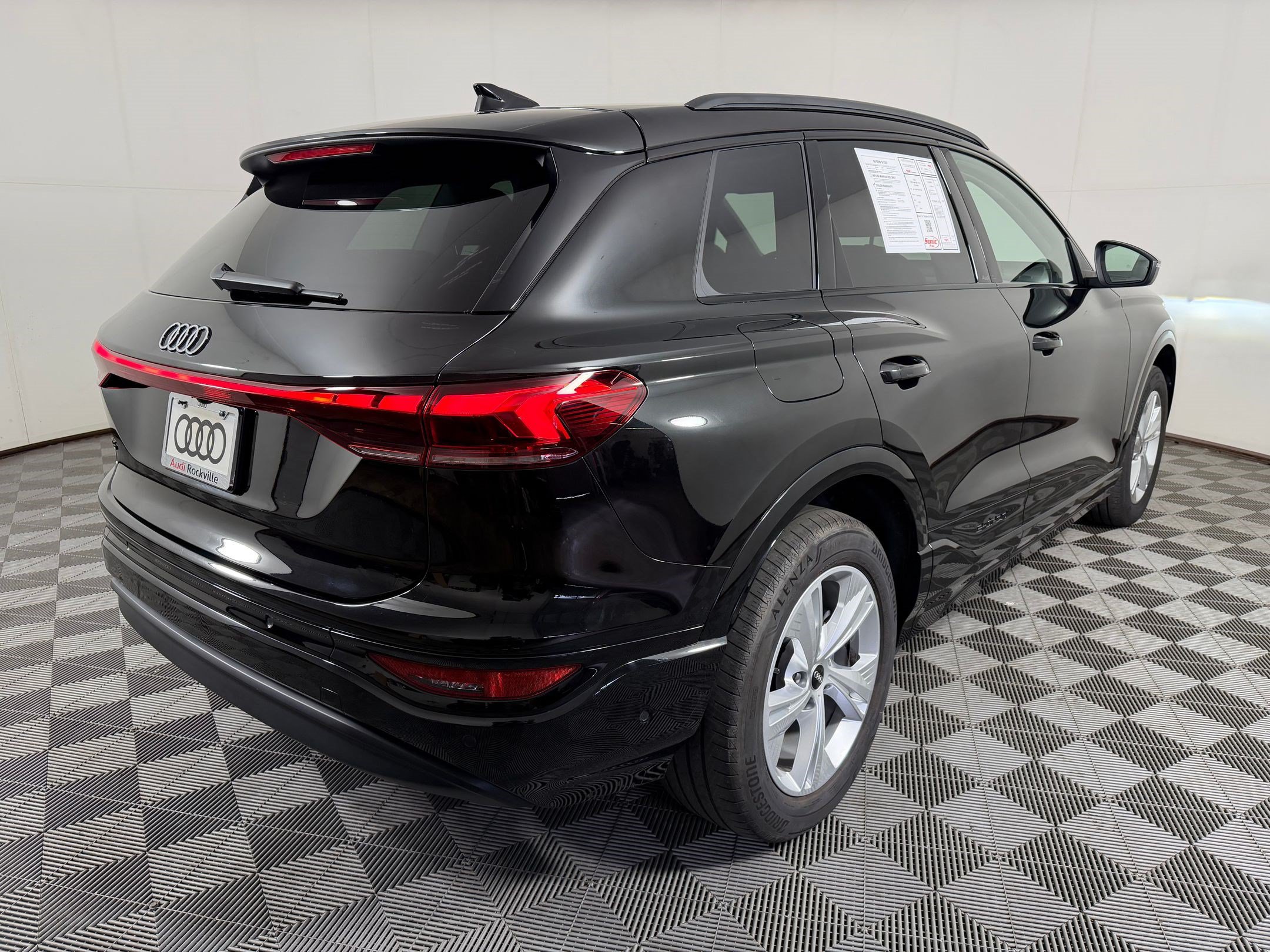 Certified 2025 Audi Q6 e-tron Premium w/ Convenience Package RWD image 9