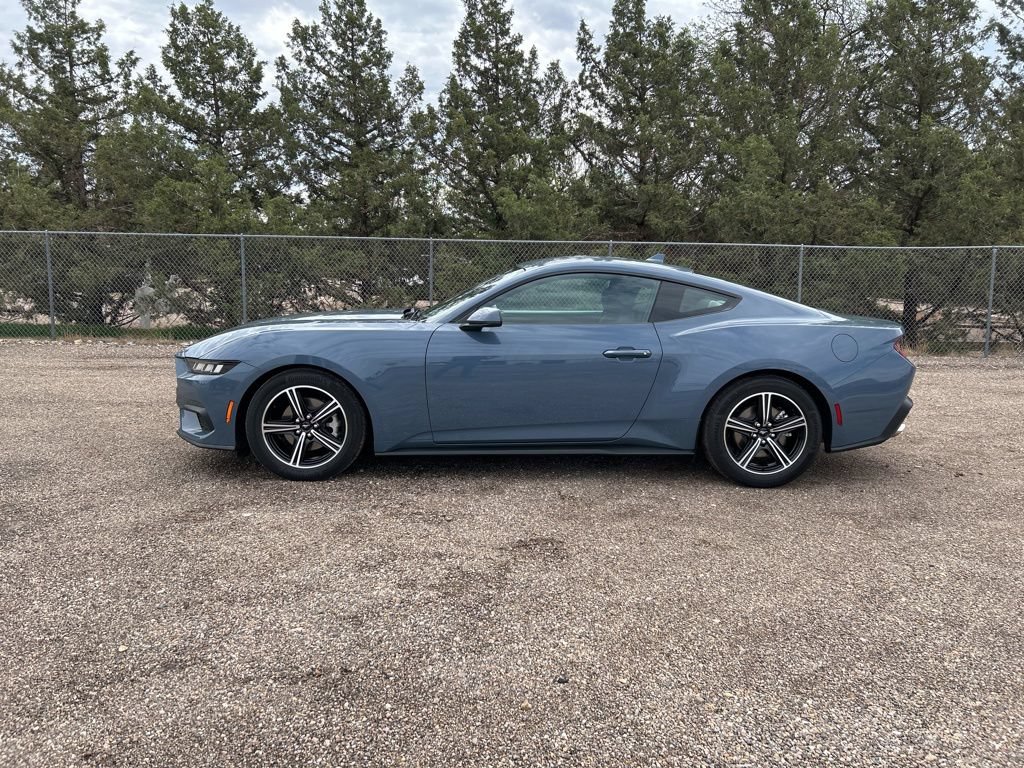 Used 2024 Ford Mustang Coupe RWD image 3