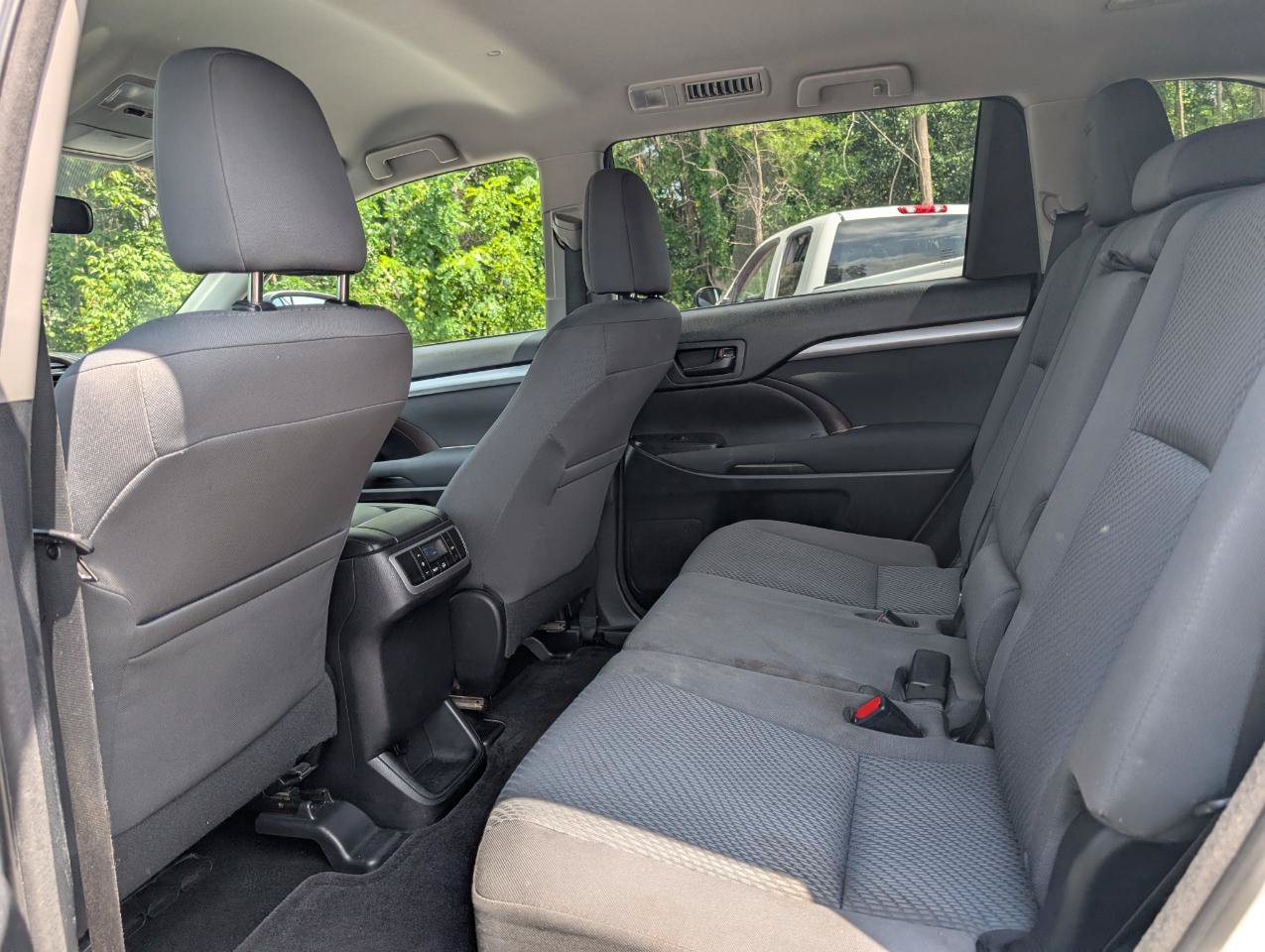 Used 2014 Toyota Highlander LE FWD image 20