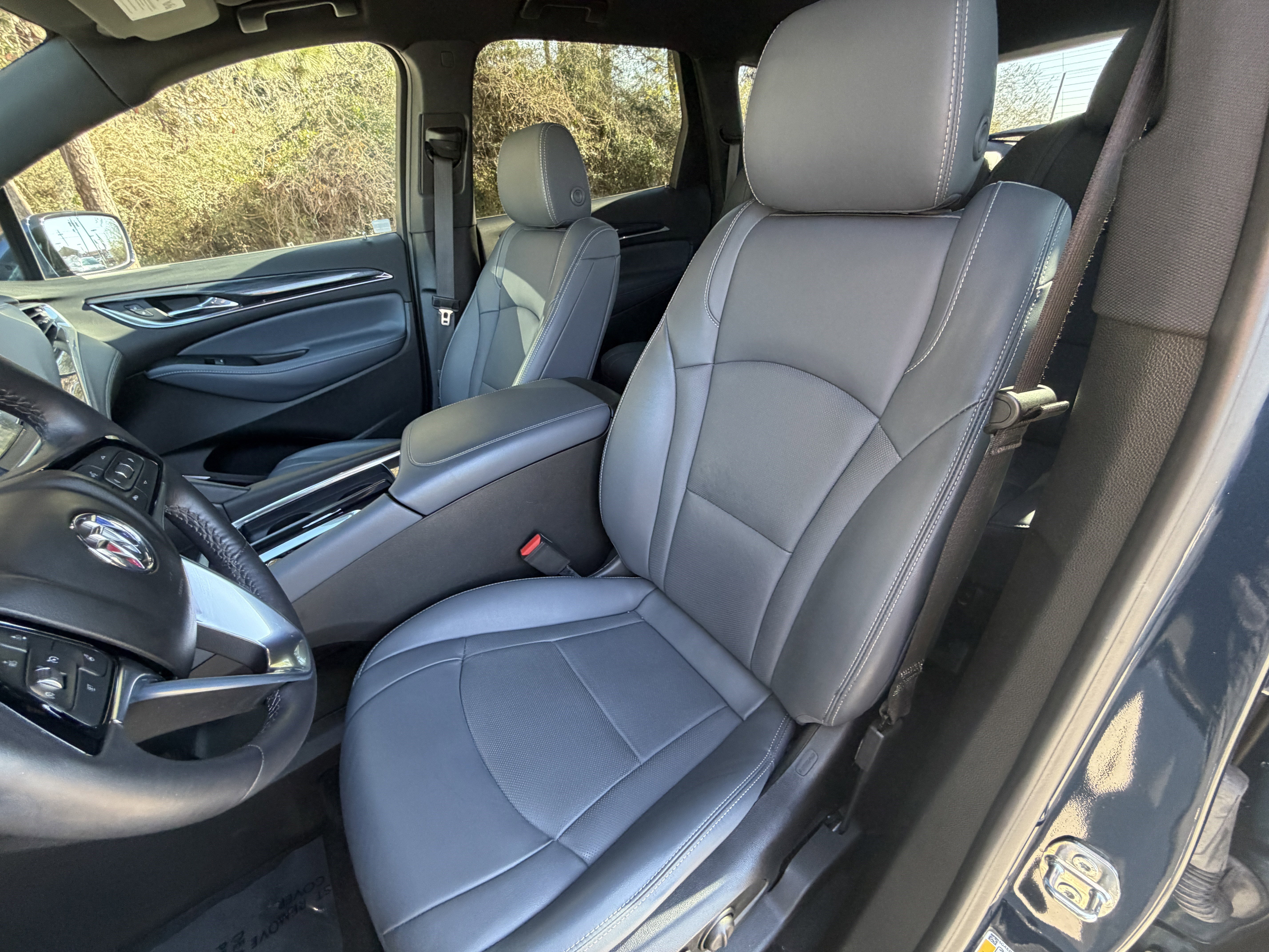 Used 2023 Buick Enclave Essence image 13