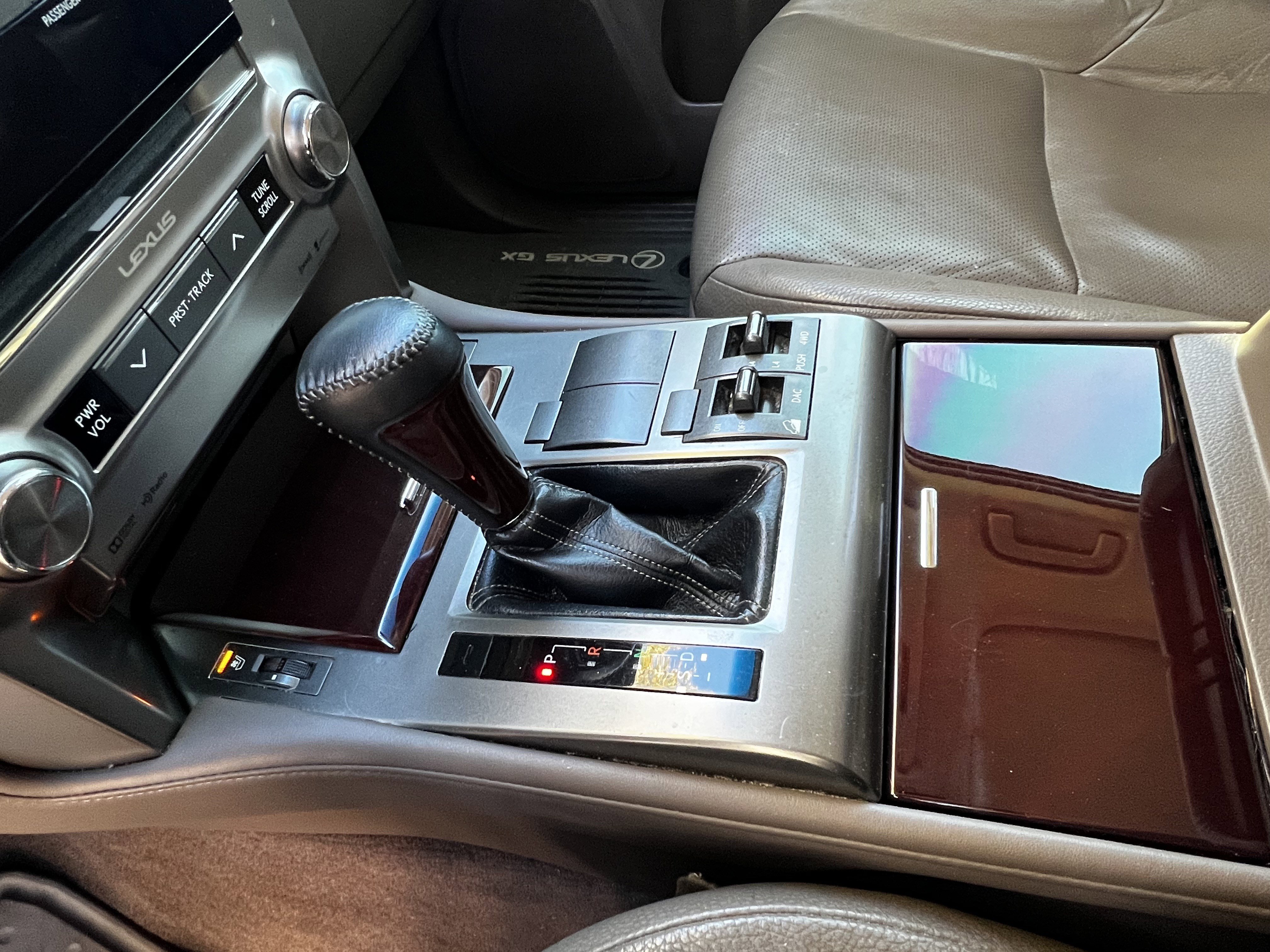 Used 2016 Lexus GX 460 image 29