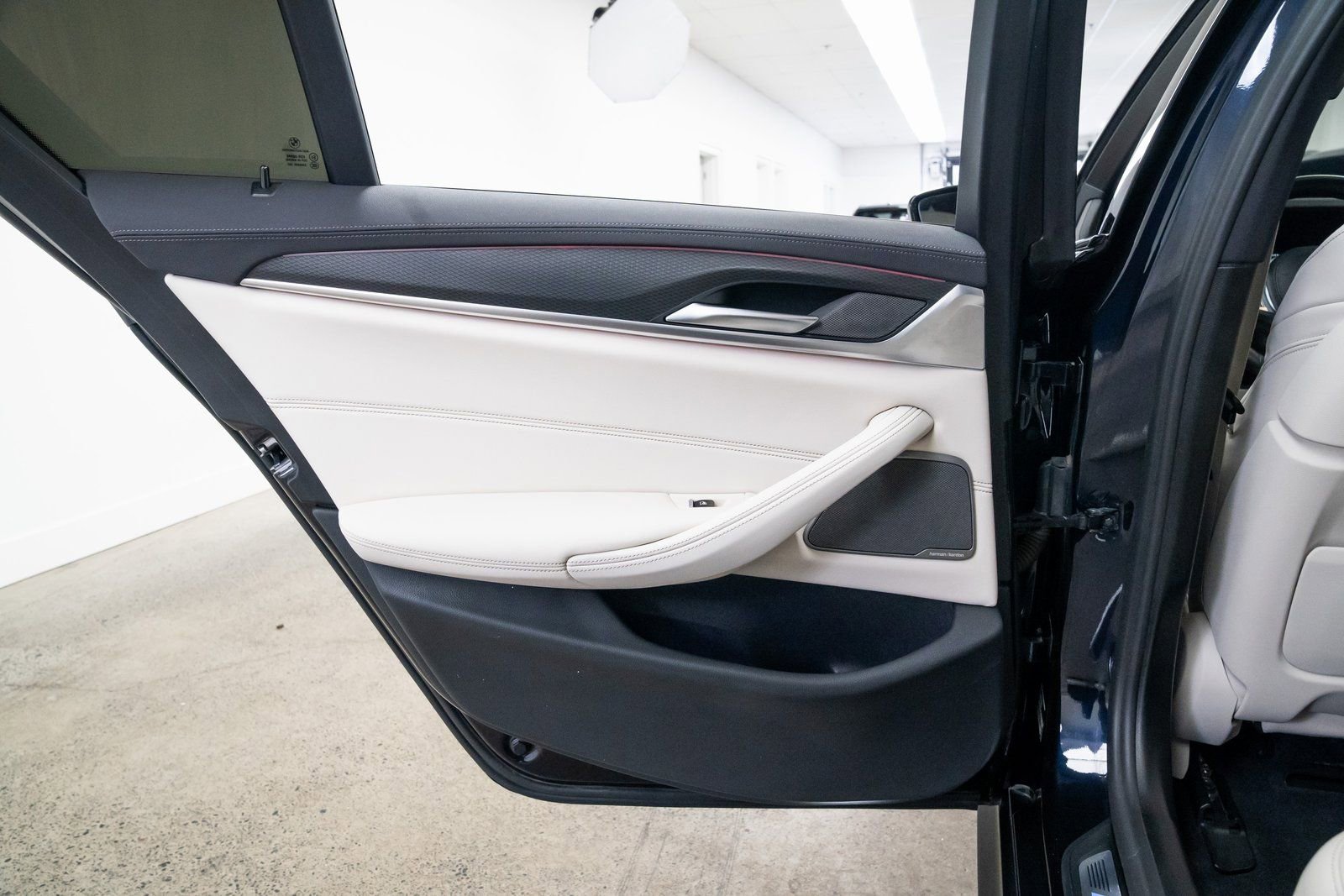 Used 2023 BMW M550i xDrive w/ Parking Assistance Package image 21