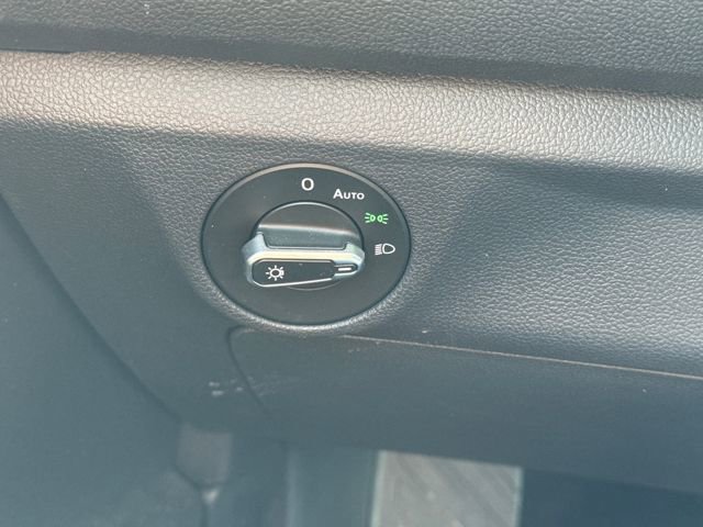 Used 2023 Volkswagen Jetta SE image 31