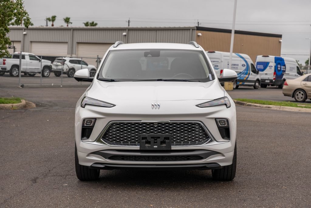 Used 2025 Buick Encore GX Avenir w/ Avenir Technology Package FWD image 2