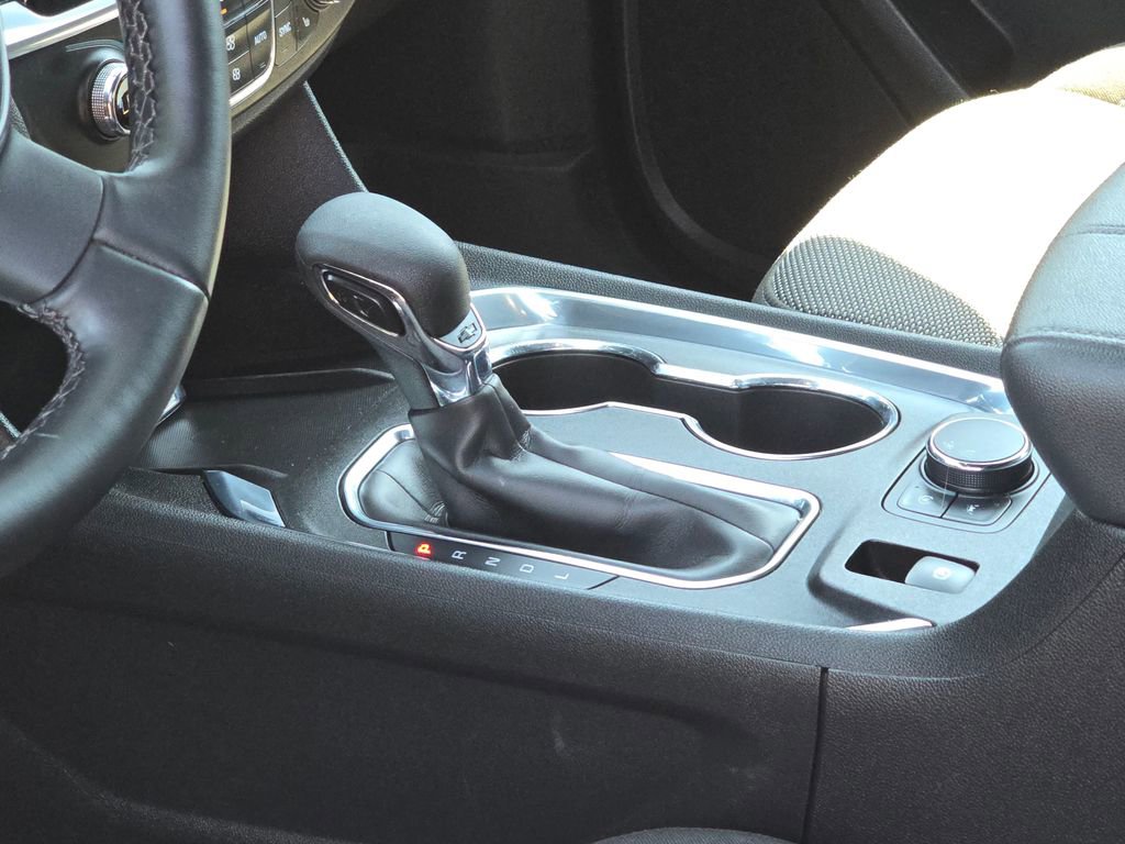 Certified 2023 Chevrolet Traverse LT FWD image 24