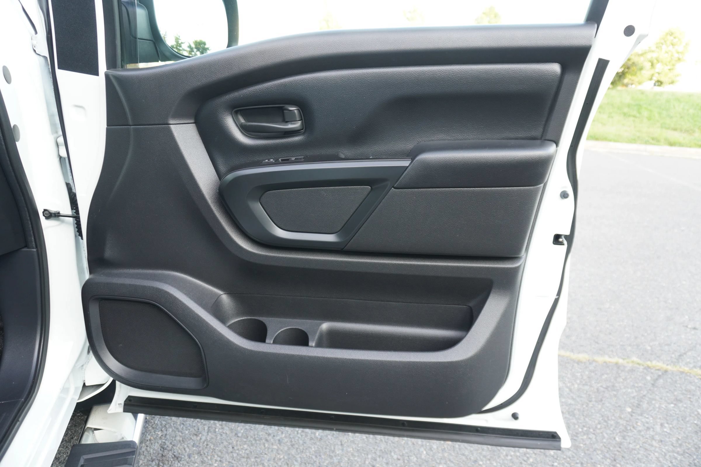 Used 2017 Nissan Titan S AWD/4WD image 16