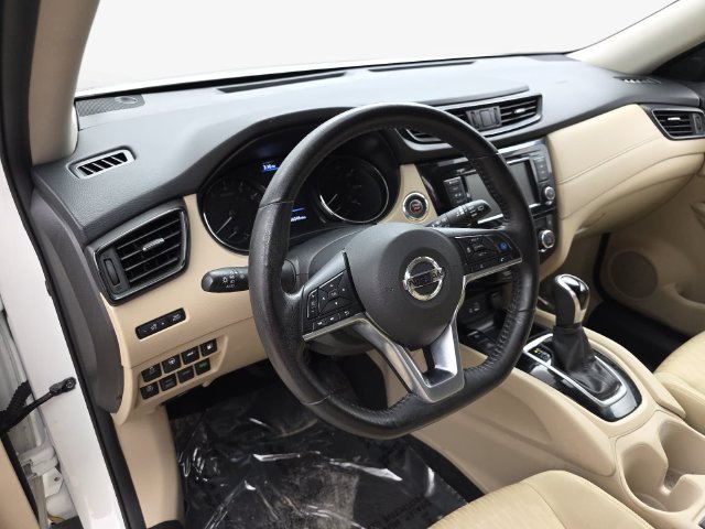 Used 2019 Nissan Rogue SV w/ Premium Package AWD/4WD image 16