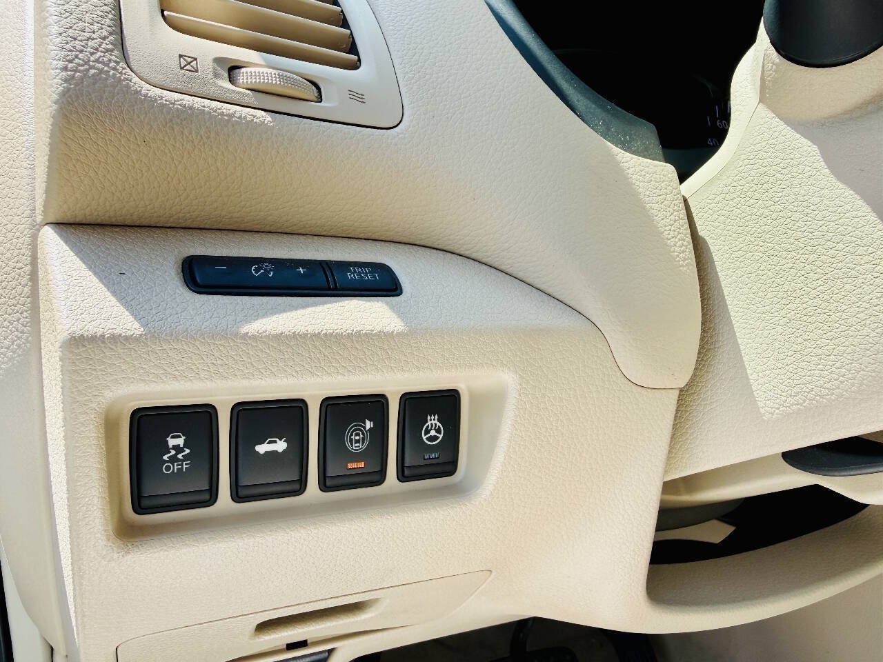 Used 2013 Nissan Altima 2.5 SL w/ Technology Pkg FWD image 9