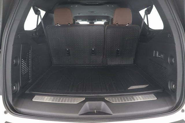 Used 2025 Chevrolet Suburban High Country AWD/4WD image 31