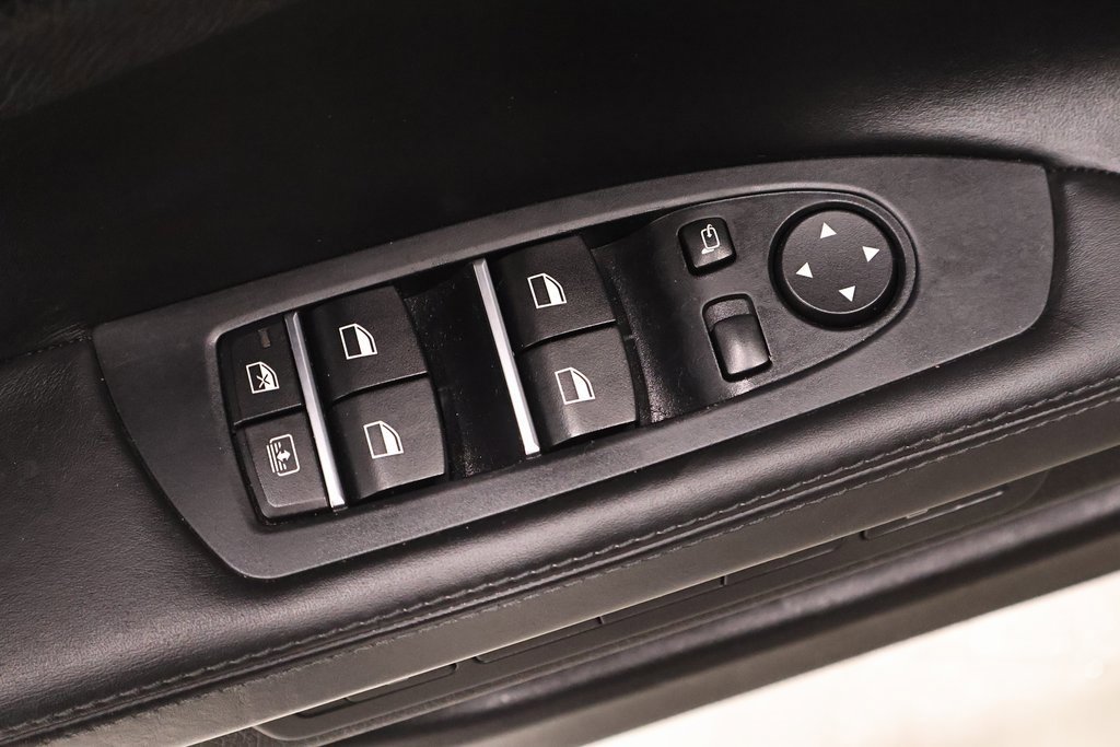 Used 2011 BMW 750Li xDrive image 11