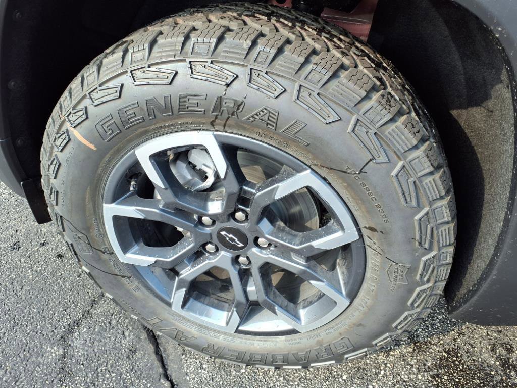 New 2026 Chevrolet Equinox ACTIV w/ Safety and Technology Package image 9