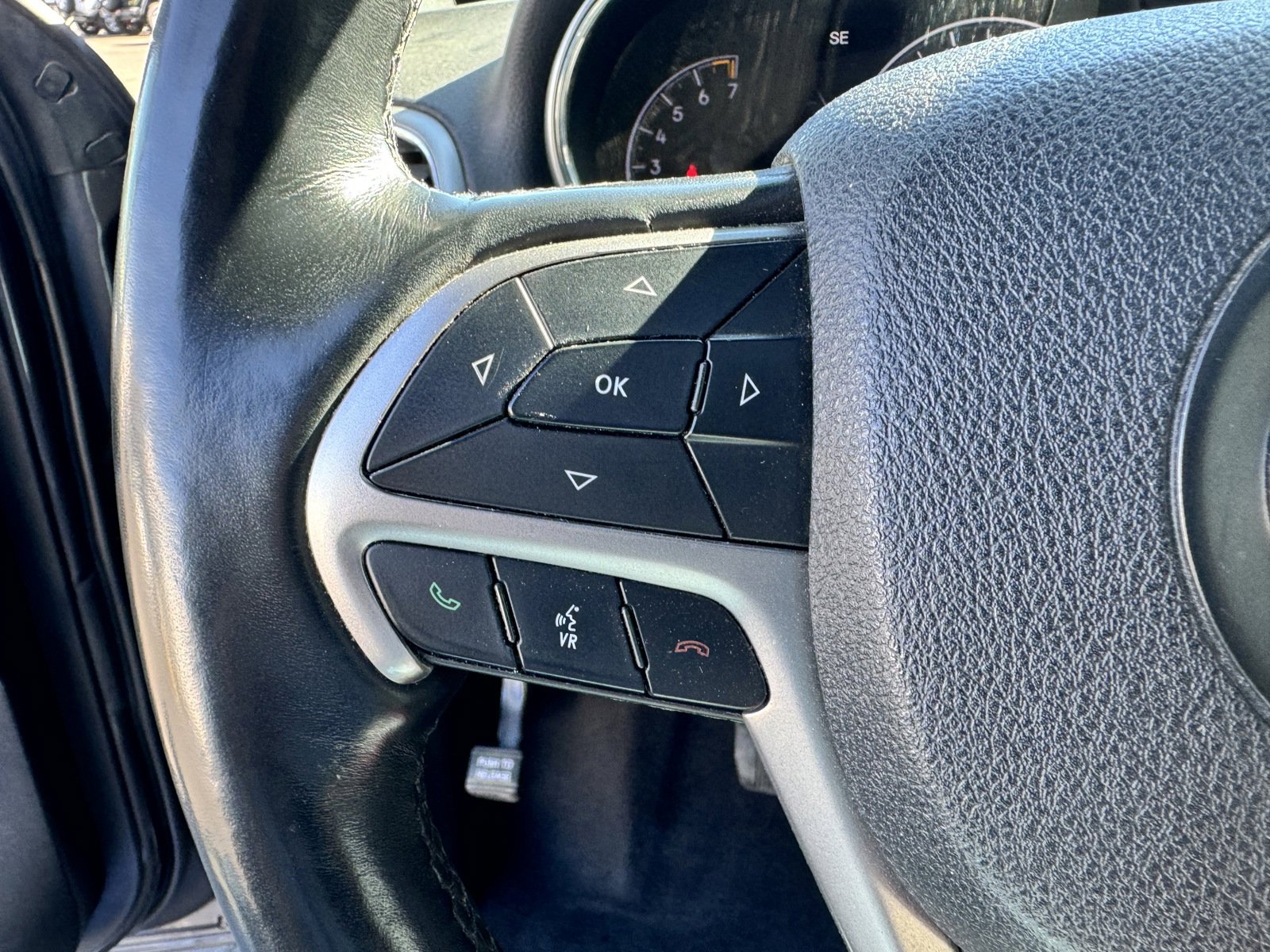 Used 2018 Jeep Grand Cherokee Altitude image 24