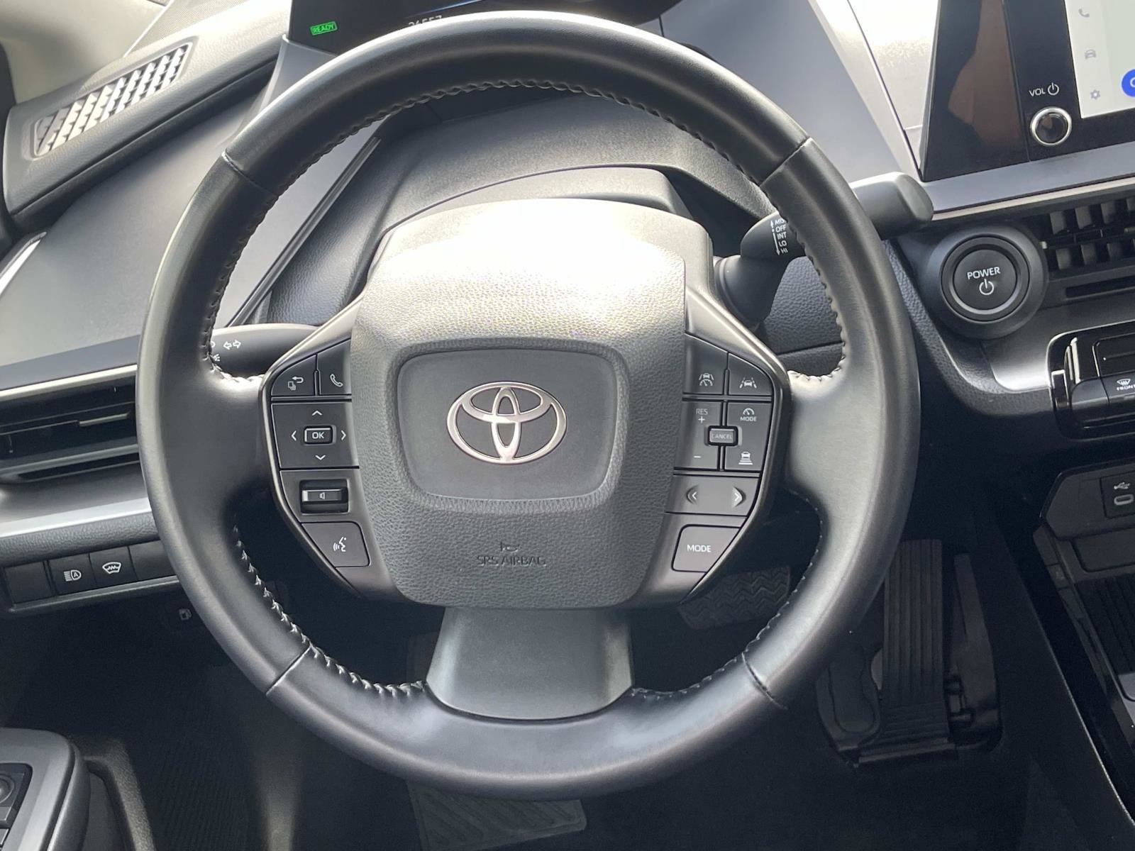 Used 2025 Toyota Prius LE FWD image 9