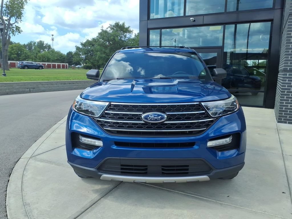 Used 2020 Ford Explorer XLT w/ Equipment Group 202A AWD/4WD image 2