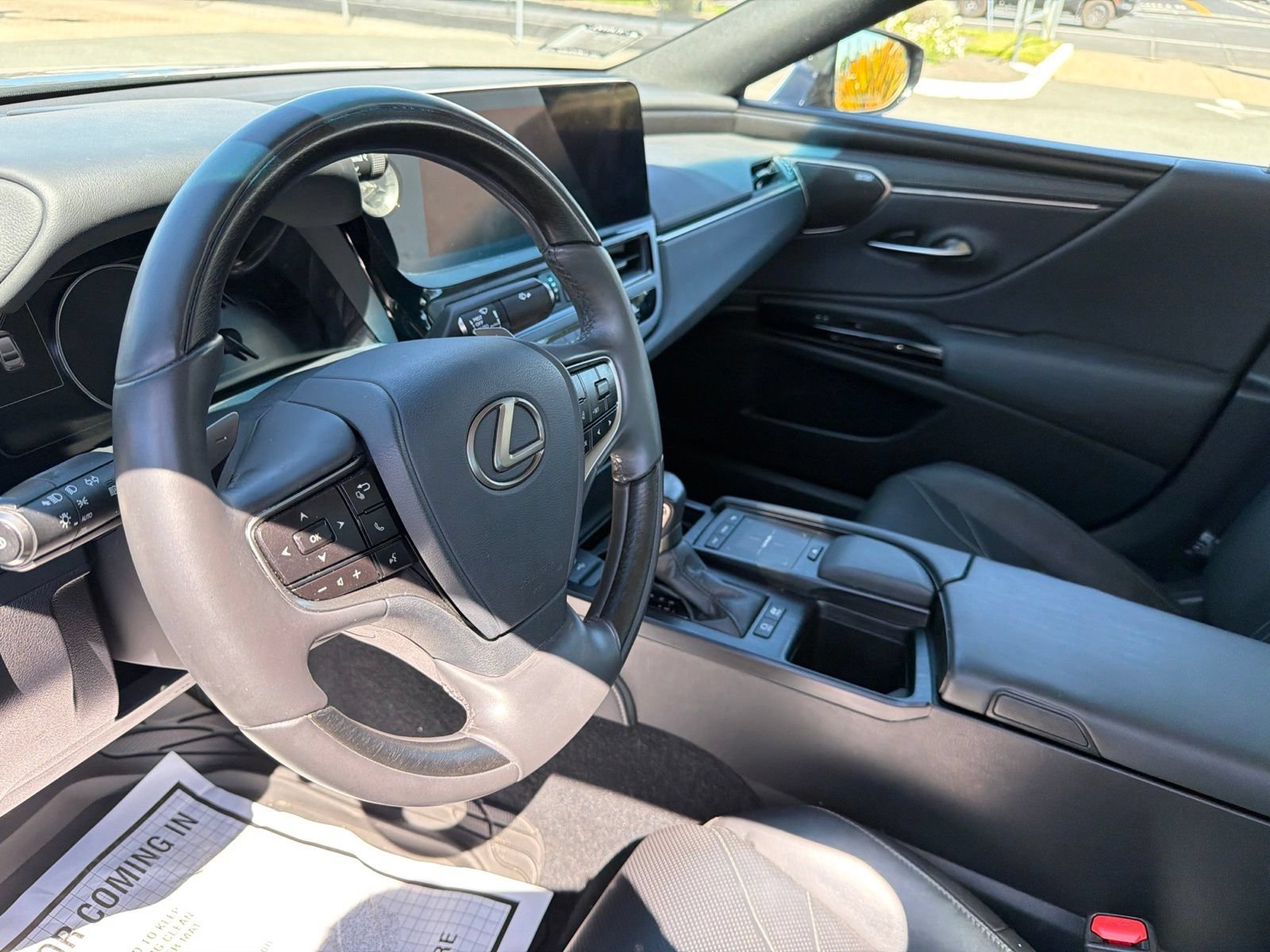 Used 2022 Lexus ES 300h w/ Luxury Package FWD image 11
