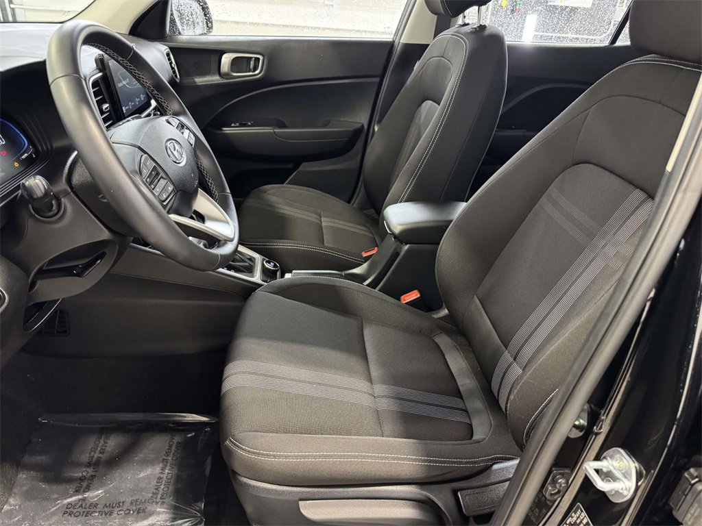 Used 2024 Hyundai Venue SEL image 16