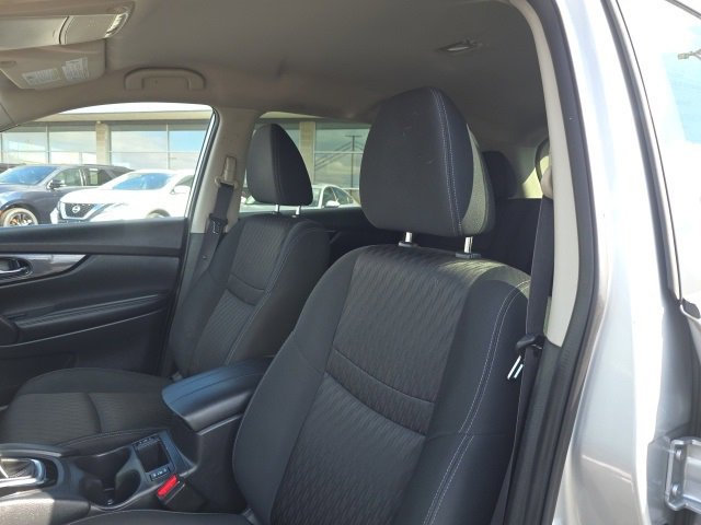 Used 2019 Nissan Rogue SV image 14