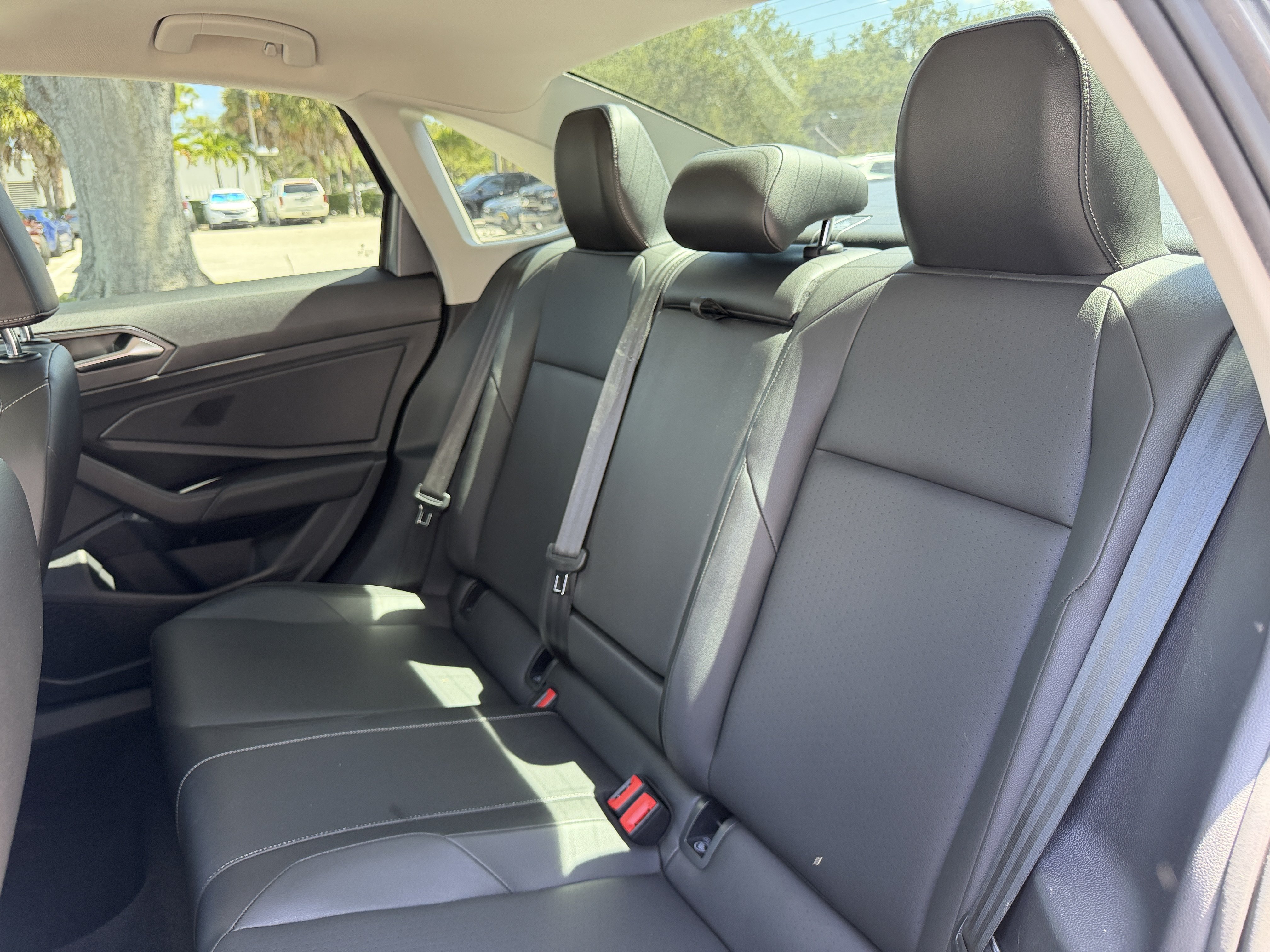 Used 2019 Volkswagen Jetta SE w/ Cold Weather Package FWD image 18
