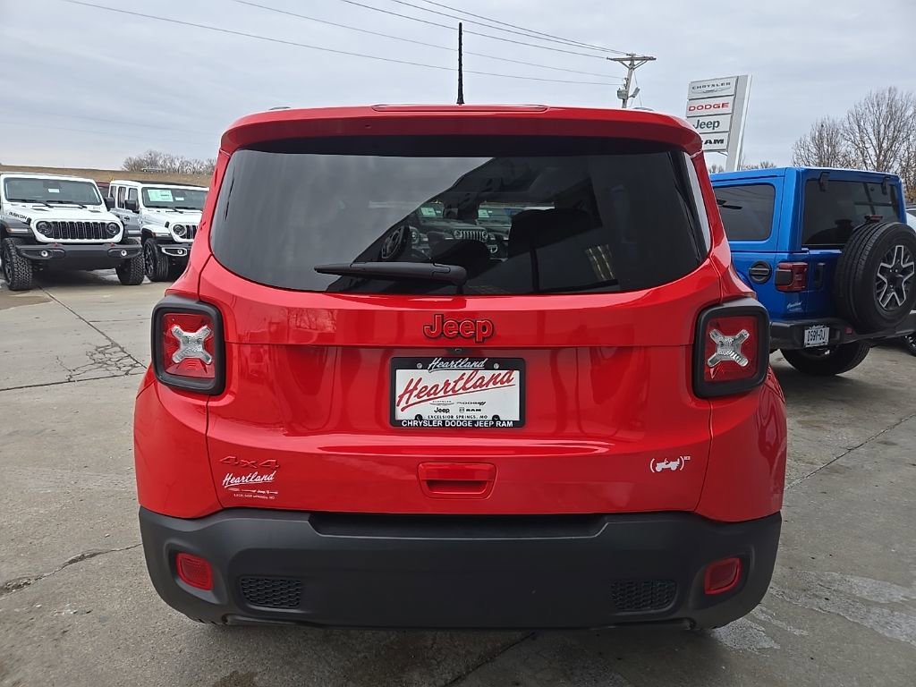 Used 2022 Jeep Renegade Latitude w/ Sun/Sound Group image 9