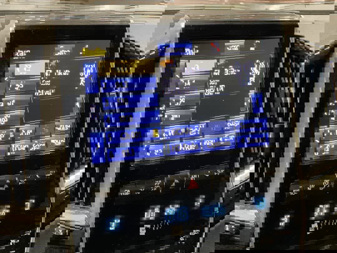 Used 2019 Toyota Land Cruiser image 18