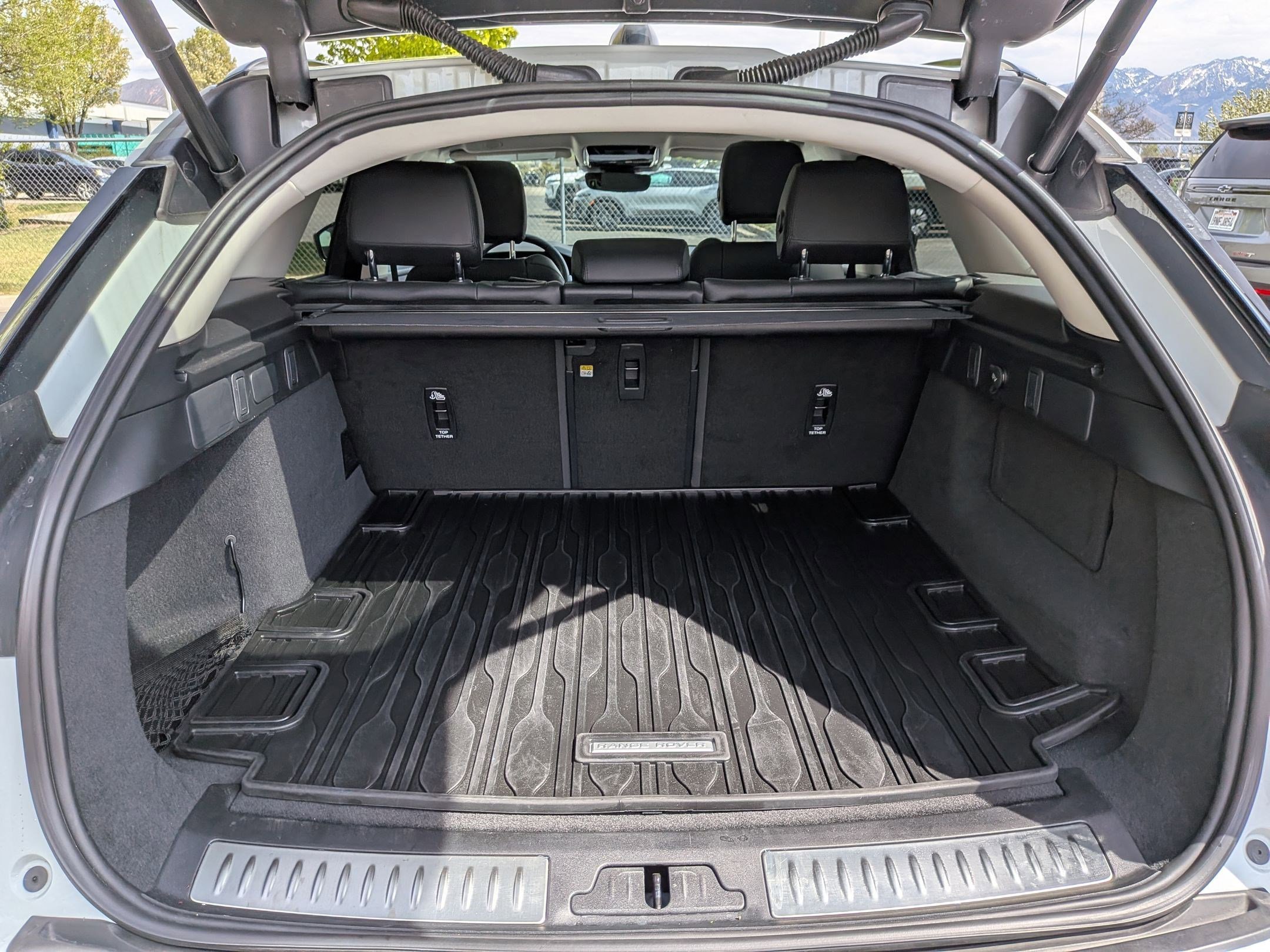 Used 2024 Land Rover Range Rover Velar S image 31