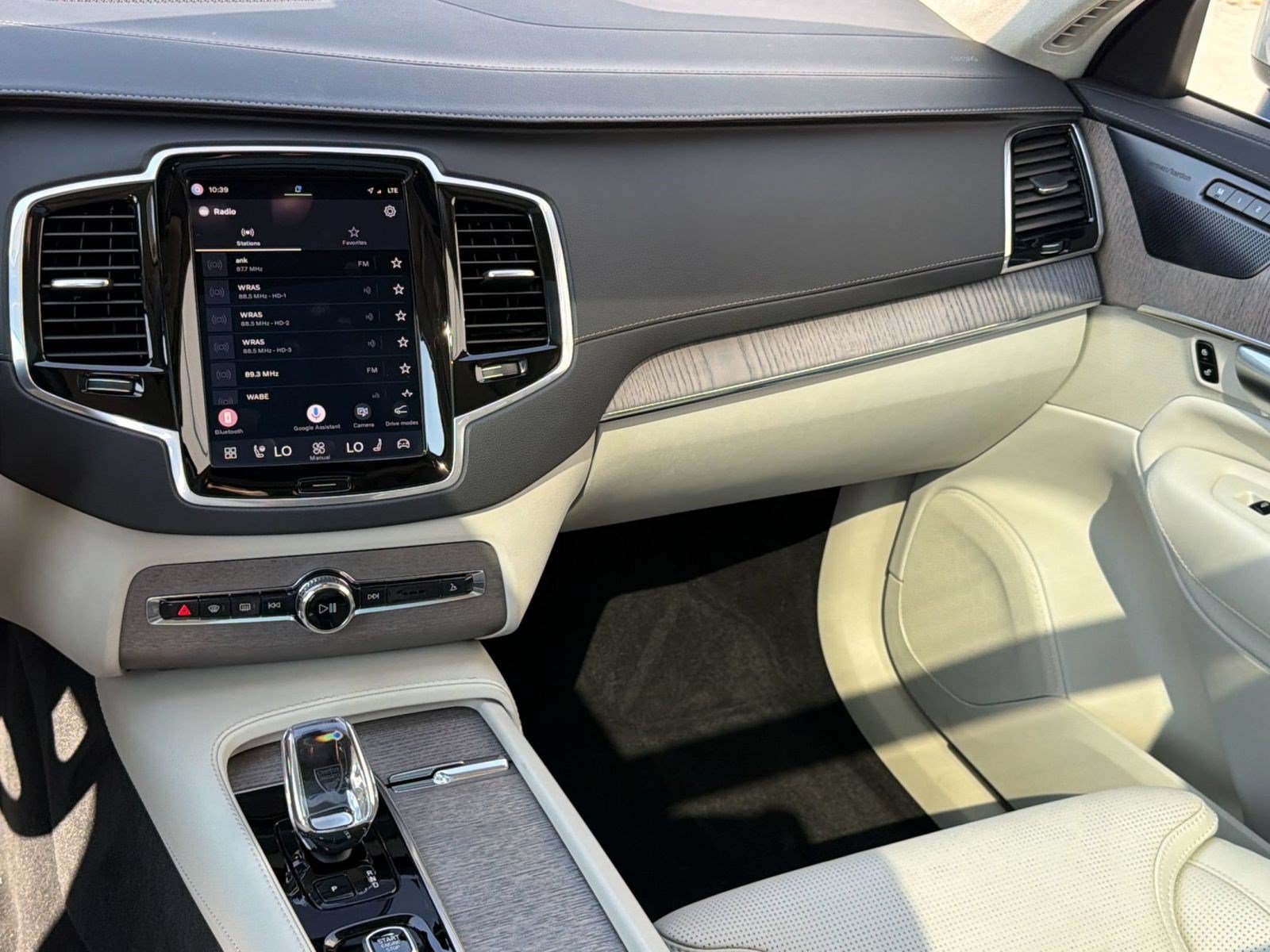 Certified 2024 Volvo XC90 B6 Ultimate AWD/4WD image 17