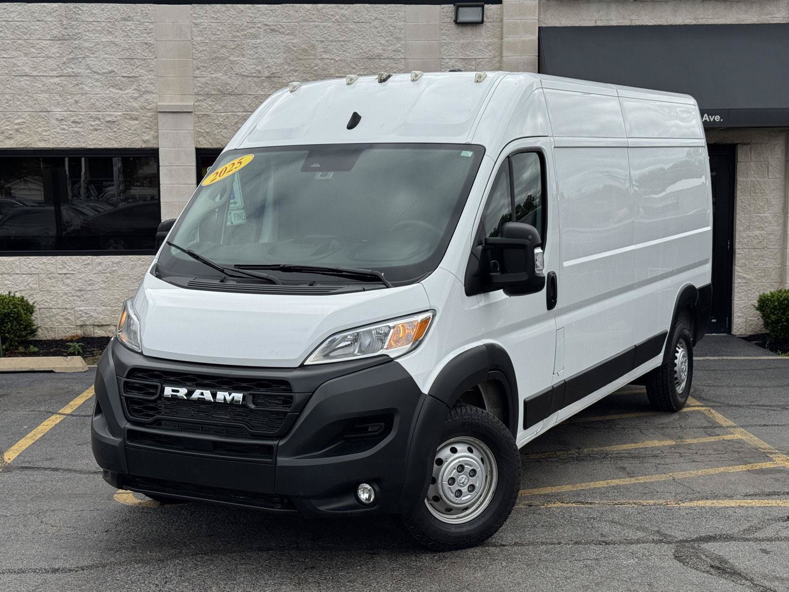 Used 2025 RAM ProMaster 2500 w/ Convenience Group FWD image 2