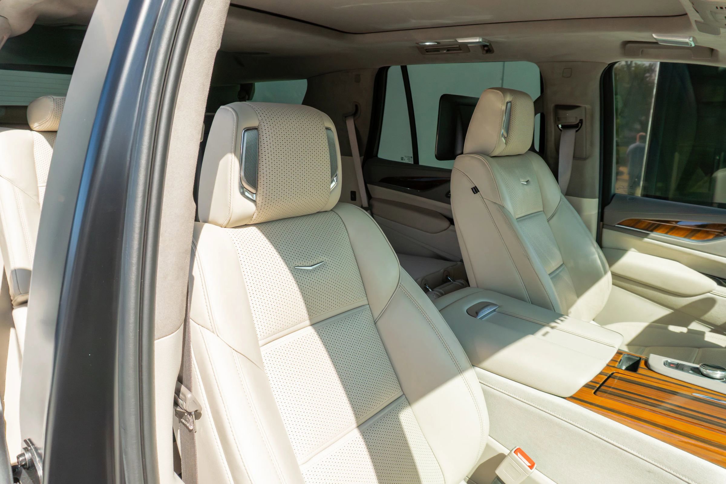 Used 2024 Cadillac Escalade Sport Platinum w/ LPO, ONYX Package image 15