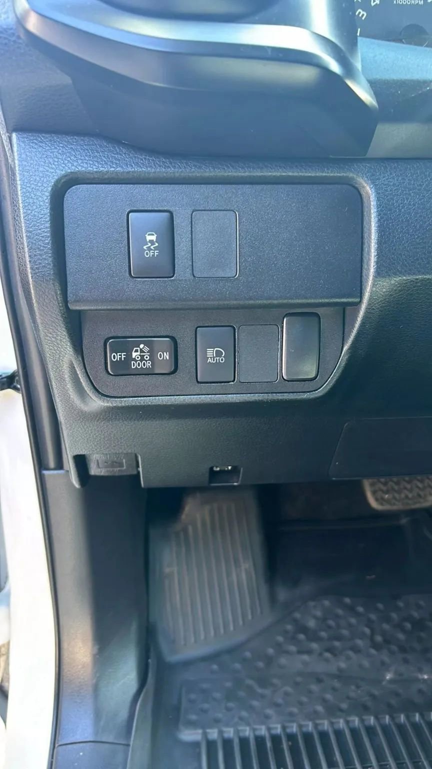 Used 2020 Toyota Tacoma SR image 21