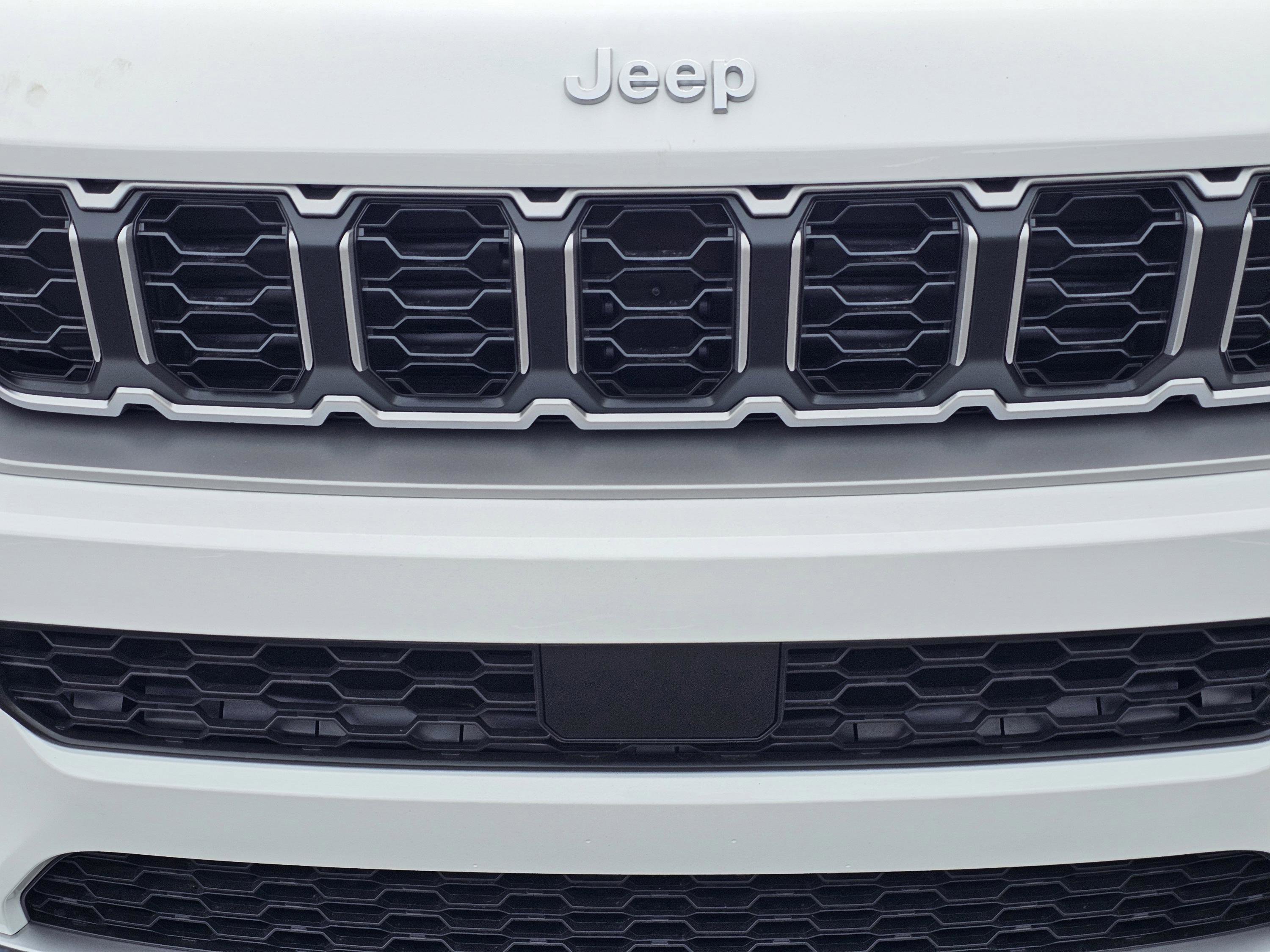 New 2026 Jeep Grand Cherokee Limited RWD image 3