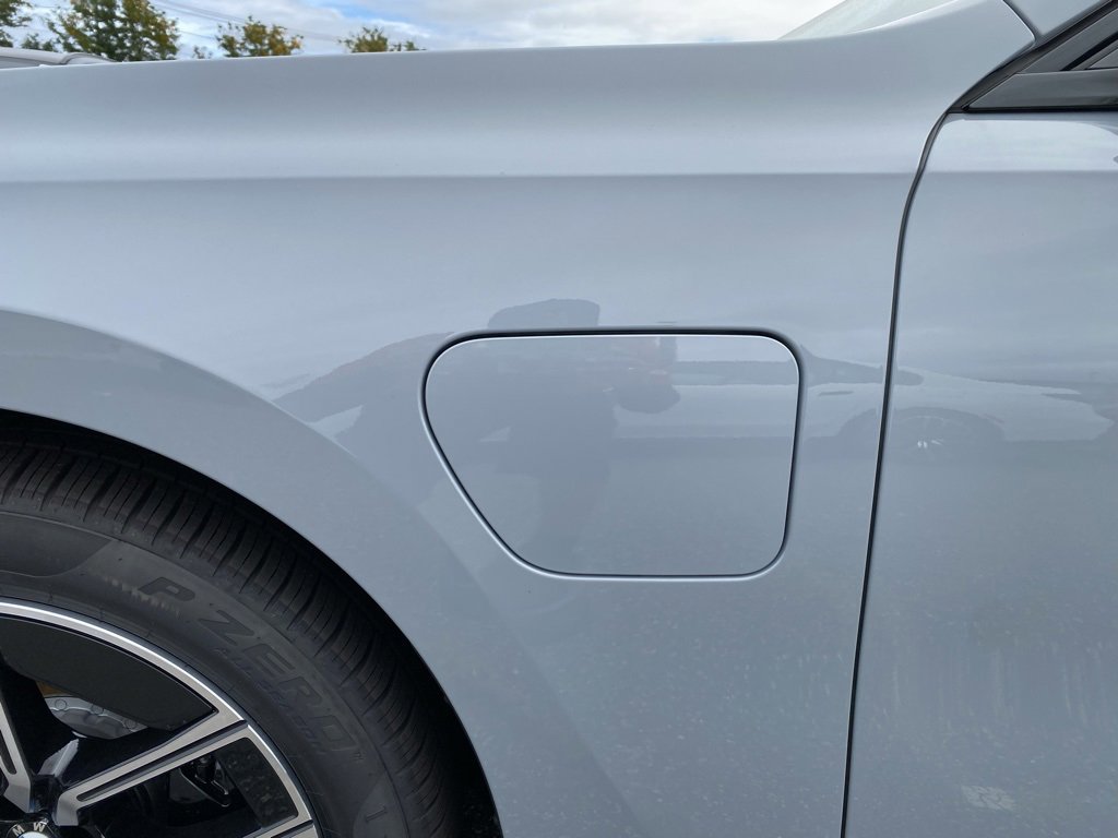 New 2026 BMW 750e xDrive w/ Executive Package image 16