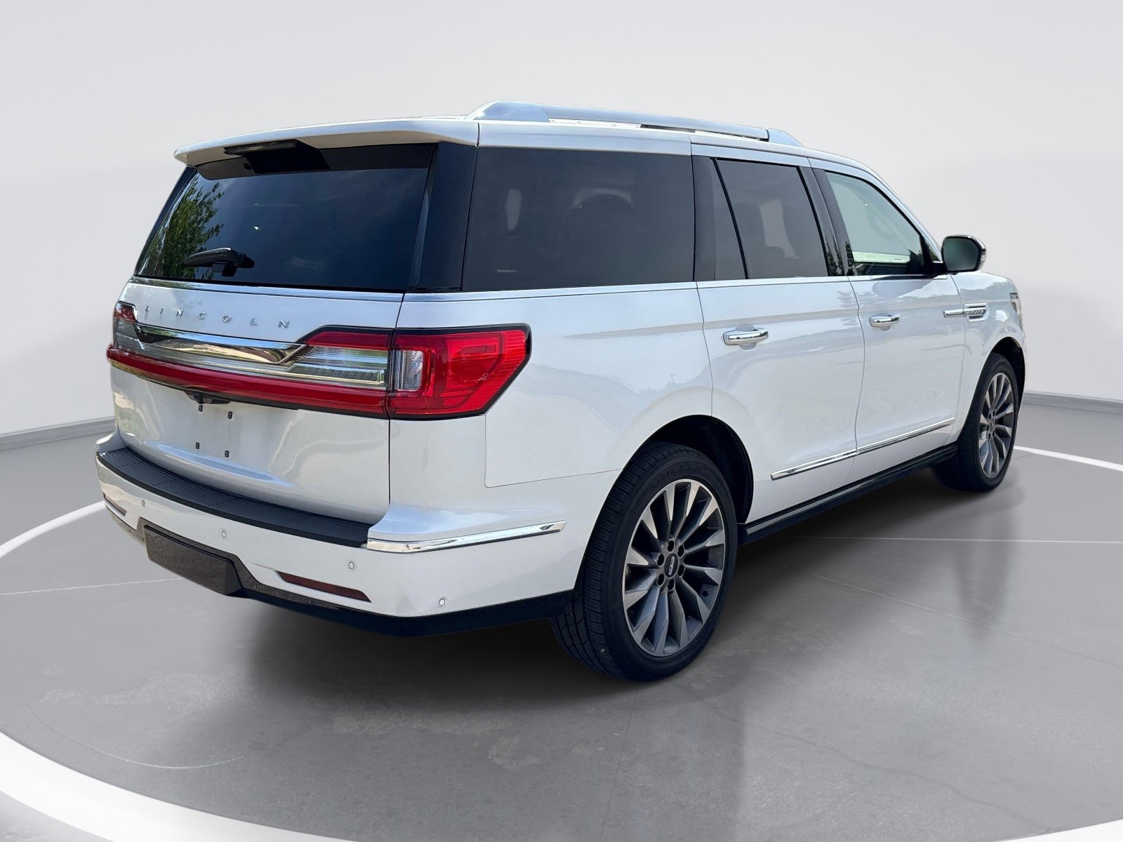 Used 2019 Lincoln Navigator Select w/ Technology Package AWD/4WD image 8