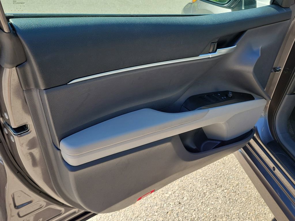 Used 2023 Toyota Camry SE w/ Convenience Package FWD image 18