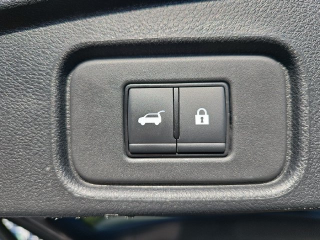 Used 2024 Nissan Pathfinder Platinum FWD image 16
