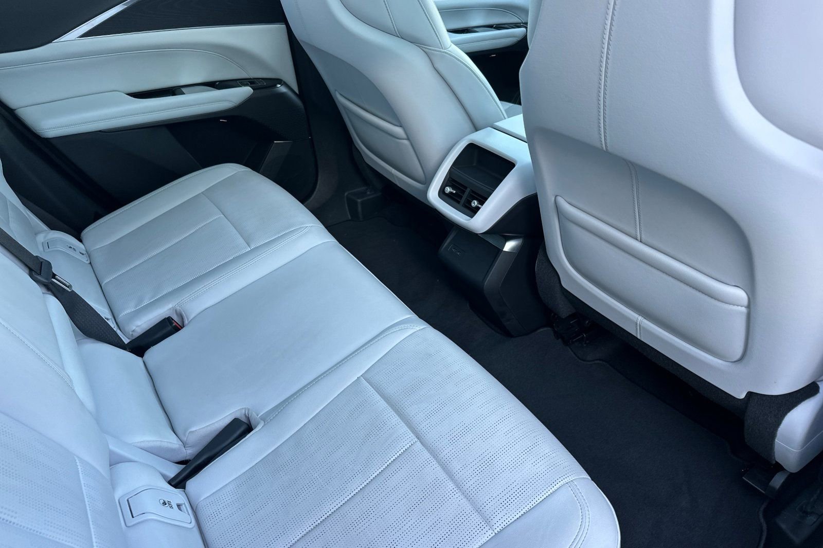 Certified 2024 Cadillac Lyriq Luxury image 18