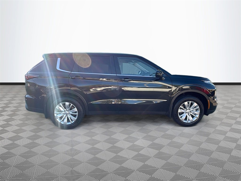 New 2025 Mitsubishi Outlander ES image 4