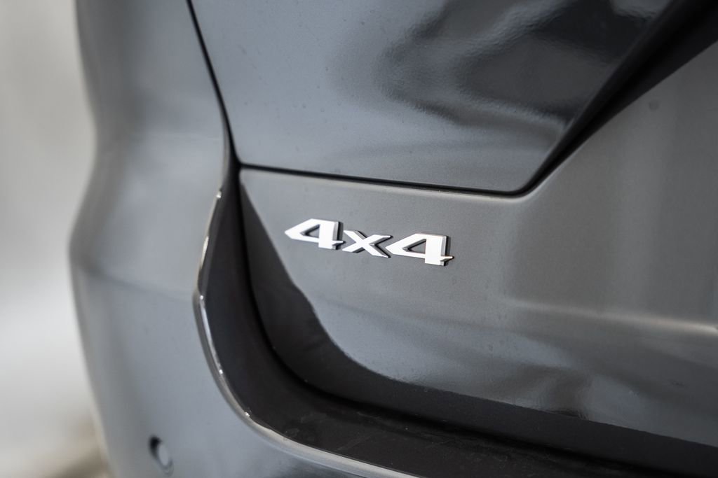 New 2025 Jeep Grand Cherokee Laredo X w/ Luxury Tech Group I image 8