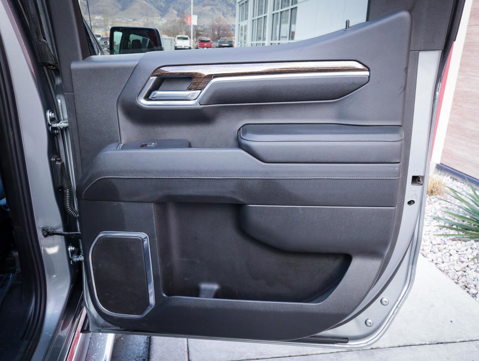 Used 2023 GMC Sierra 1500 SLE image 29