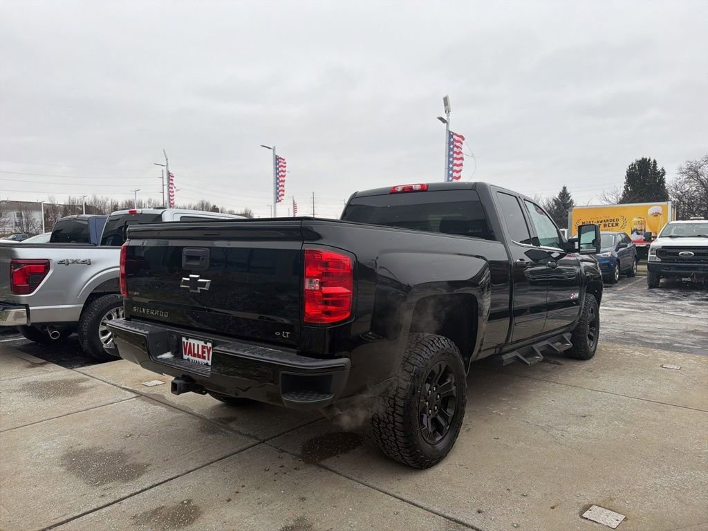 Used 2018 Chevrolet Silverado 1500 LT w/ Midnight Edition image 7