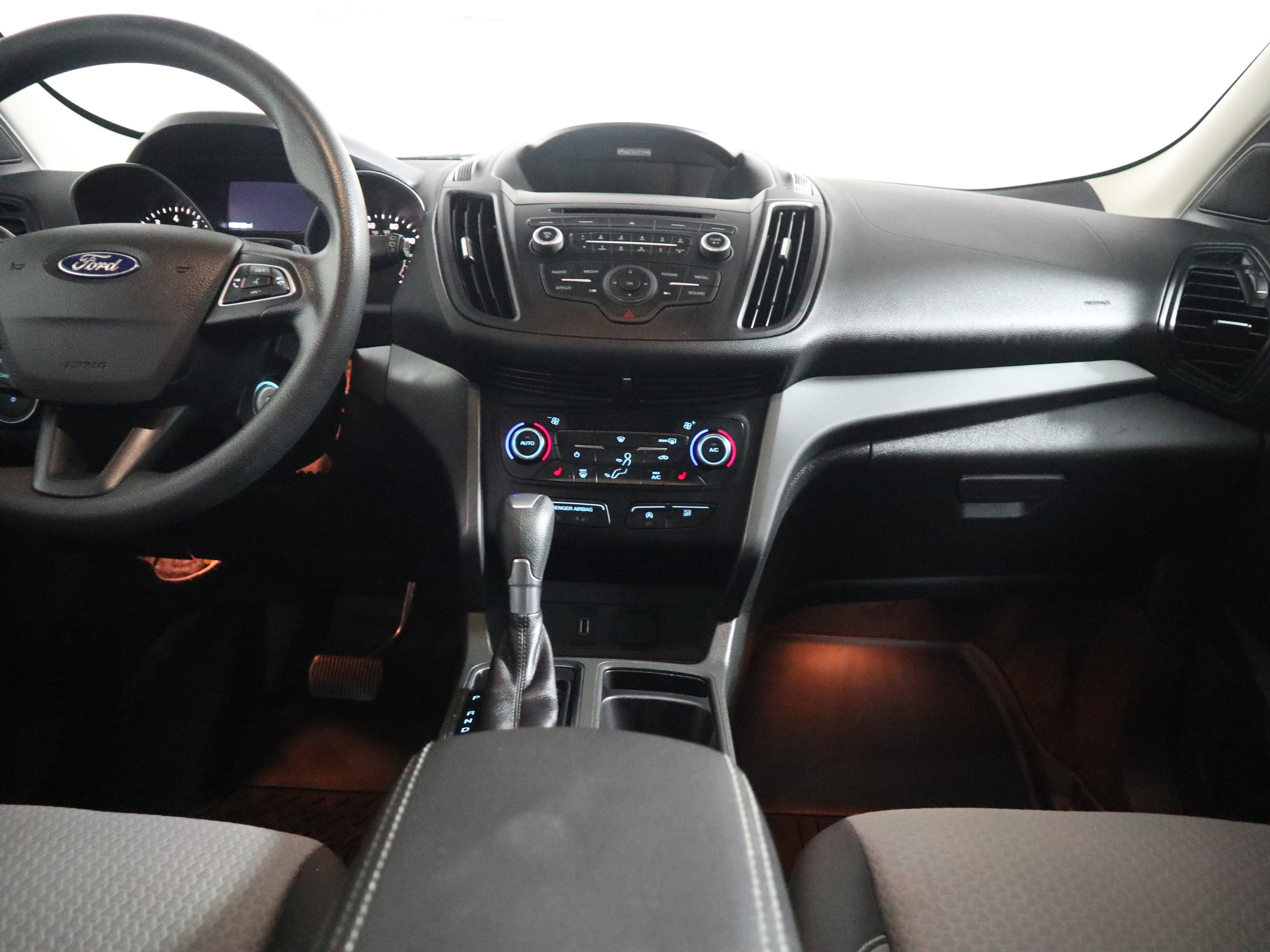 Used 2017 Ford Escape SE w/ SE Cold Weather Package AWD/4WD image 14