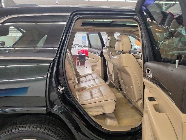 Used 2014 Jeep Grand Cherokee Overland w/ Advanced Technology Group AWD/4WD image 36