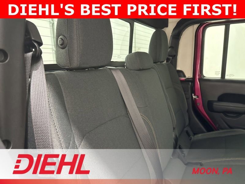 Used 2024 Jeep Gladiator Sport AWD/4WD image 12