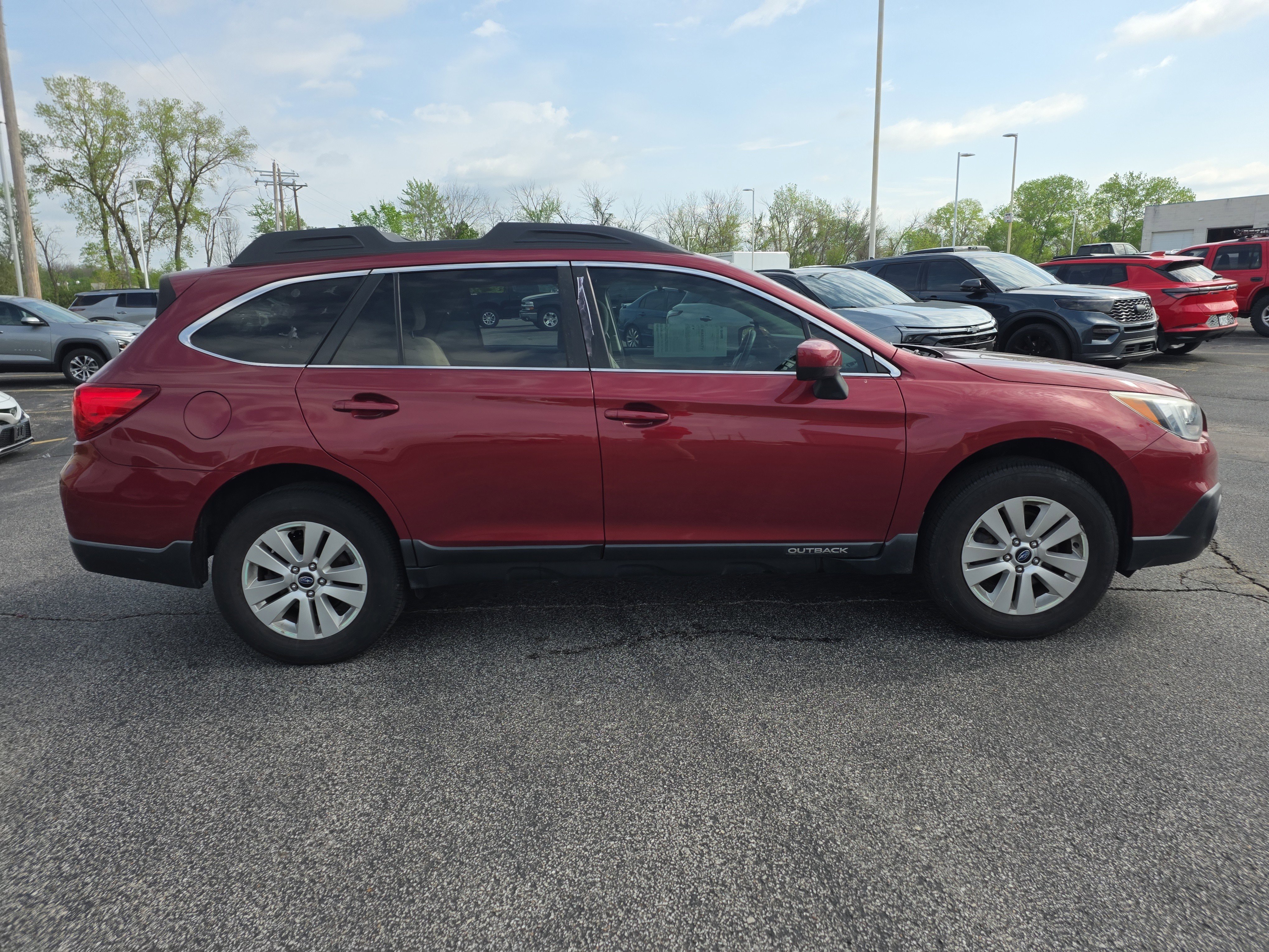 Used 2017 Subaru Outback 2.5i Premium image 2