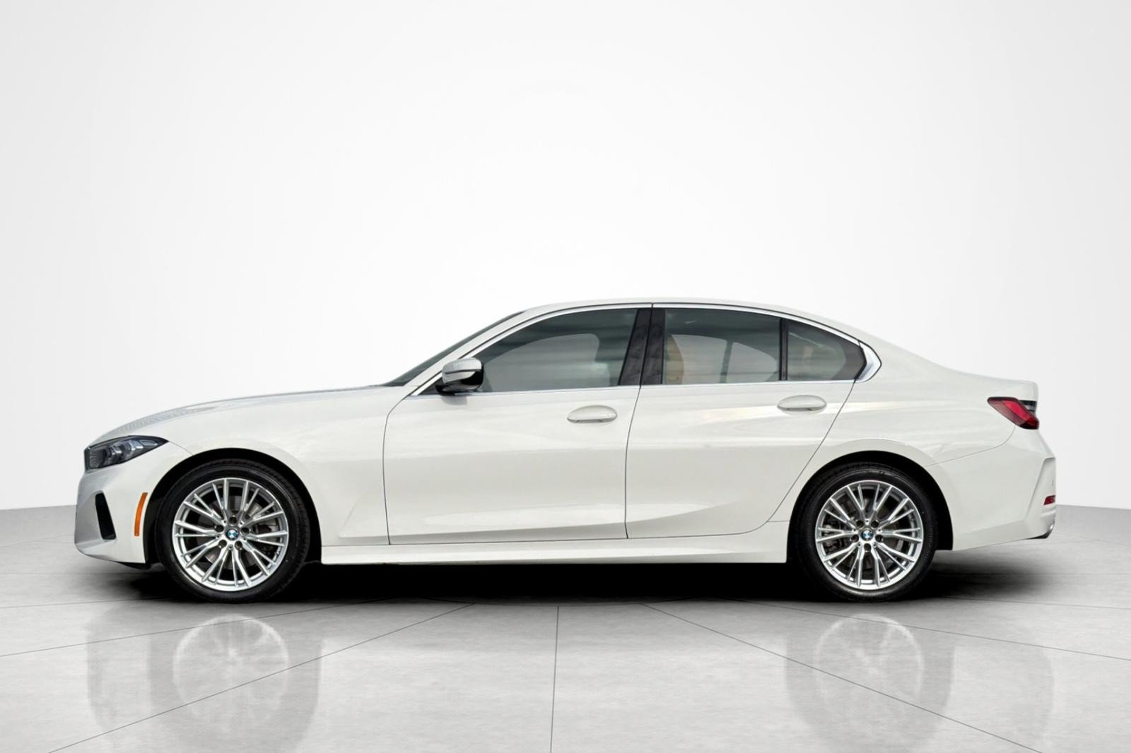 Used 2024 BMW 330i Sedan w/ Convenience Package RWD image 2