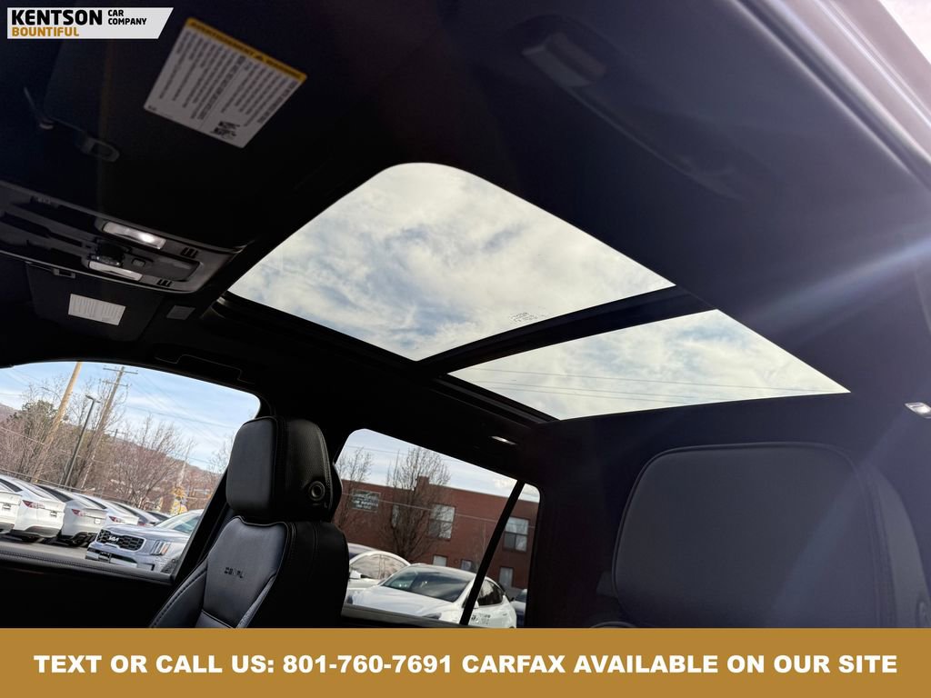Used 2025 GMC Yukon Denali w/ Sun & Power Step Package image 33