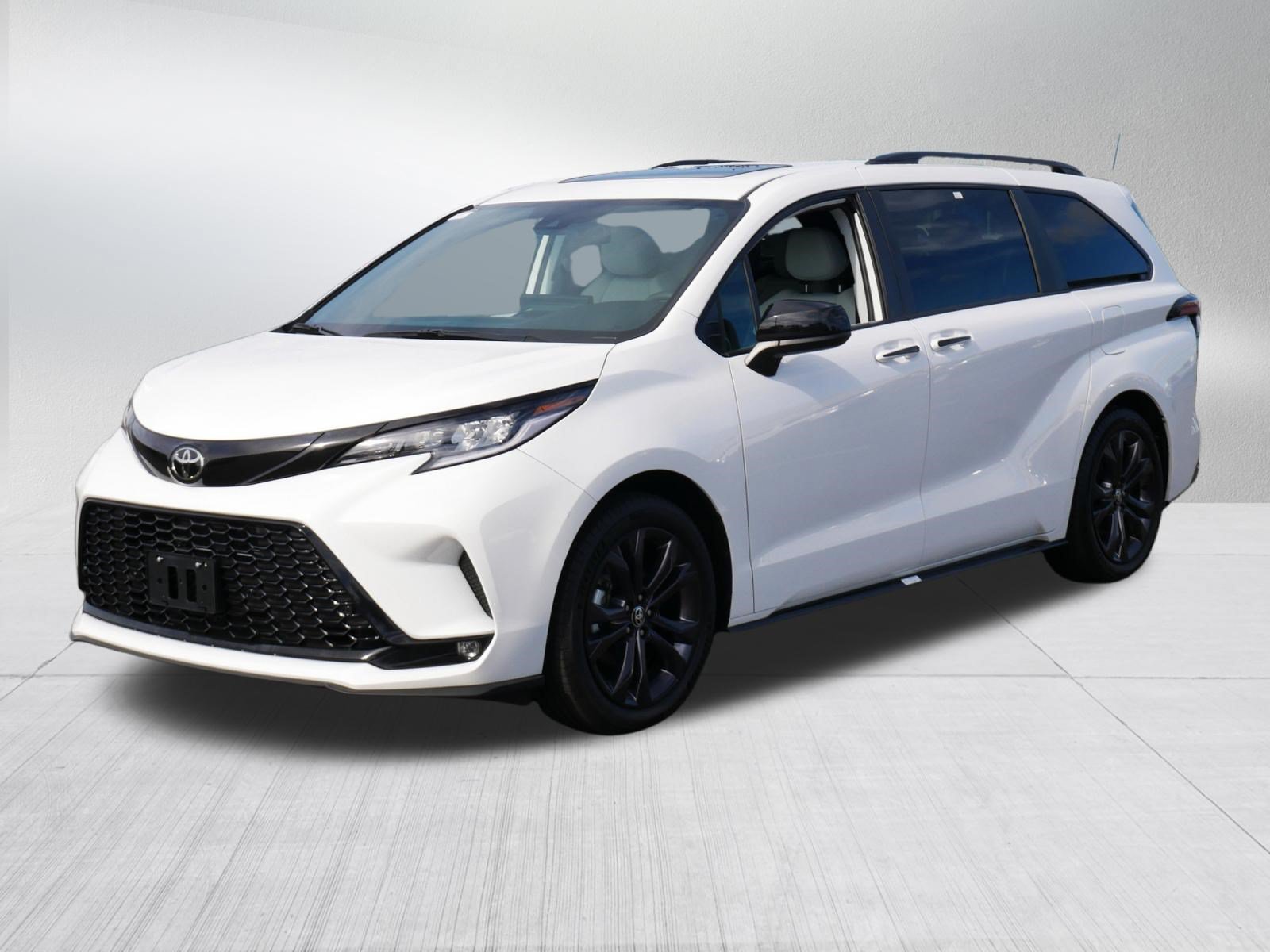 Certified 2026 Toyota Sienna XSE FWD image 3