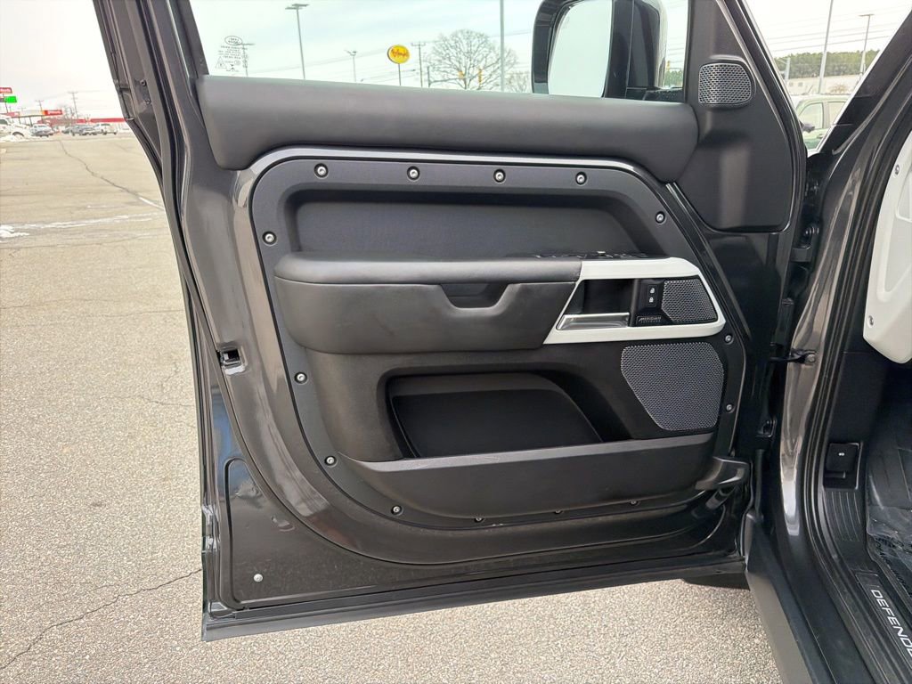 Used 2022 Land Rover Defender 110 X-Dynamic HSE image 13