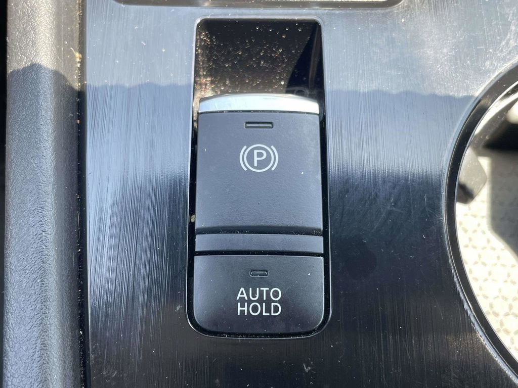 Used 2022 Nissan Rogue SV FWD image 24